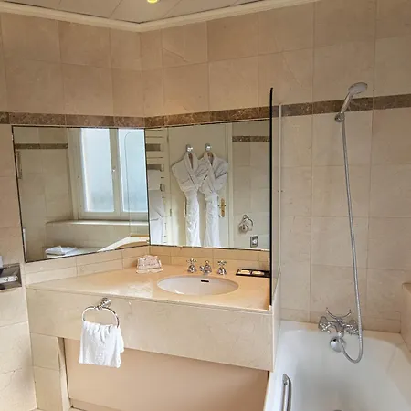 Hotel Royal Champs Elysees 4*
